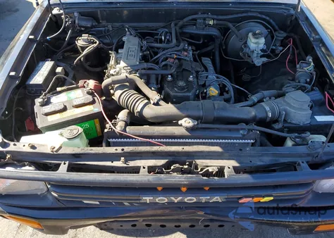 1991 Toyota Pickup 1/2 Ton Short Wheelbase из США, поврежденный, VIN JT4RN81A1M0079361